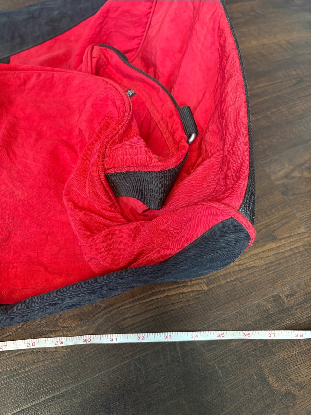 MARLBORO Vintage XL Red and Black Wheeled Travel Duffel with Branded Straps - Picture 2 of 6